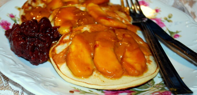 Racuchy z słodkim sosem