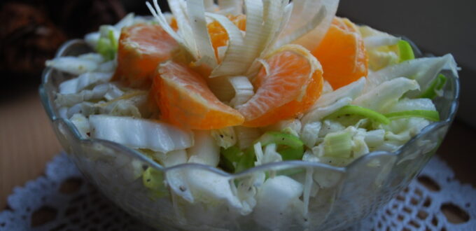 Prosta surówka z kapusty pekińskiej