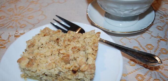 Jabłka pod kruszonką z płatków owsianych