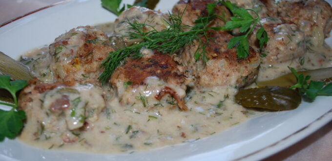 Sos koperkowy z korniszonem