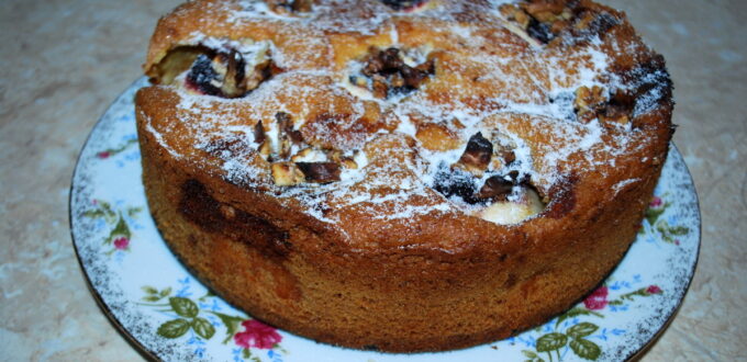 Pyszne ciasto z całymi jabłkami