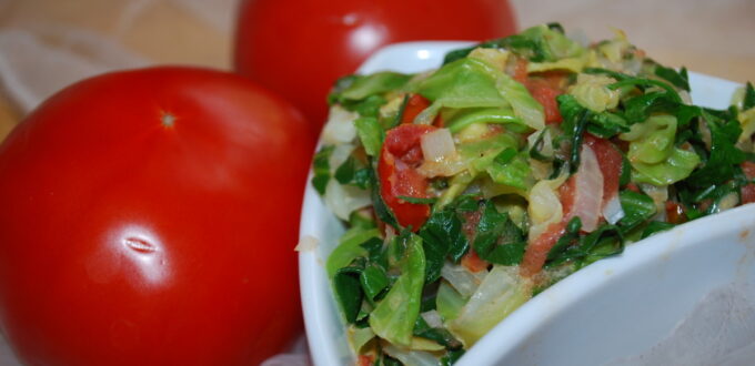 Kapusta z pomidorami i śmietaną