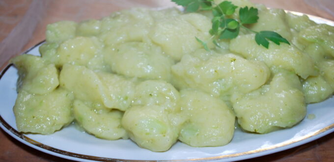 Zielone kluski kładzione