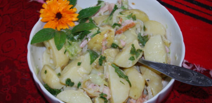 Ziemniaczana sałatka z miętą