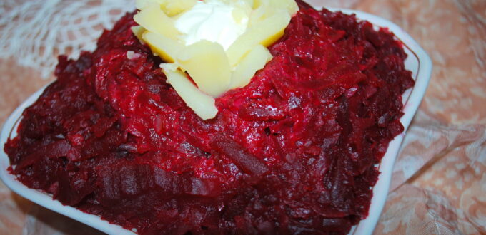 Zasmażane buraki ze śmietaną