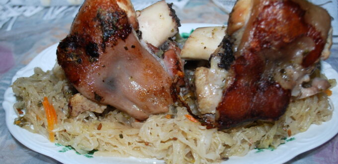 Golonka gotowana w kapuście