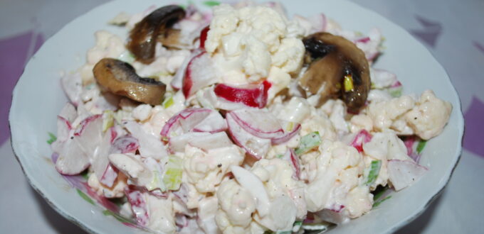 Surówka z rzodkiewki i kalafiora