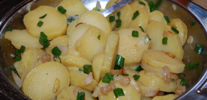 „Kartoffelzalat” ziemniaczana niemiecka sałatka