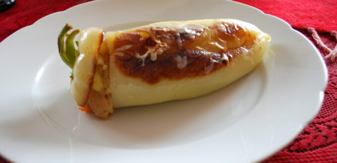 Papryka faszerowana ziemniakami i pasztetem