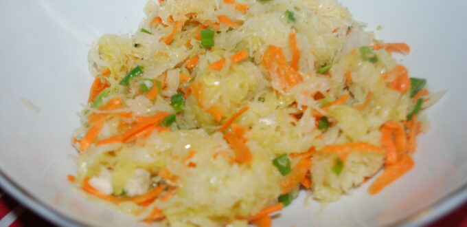 Prosta surówka z kapusty kiszonej