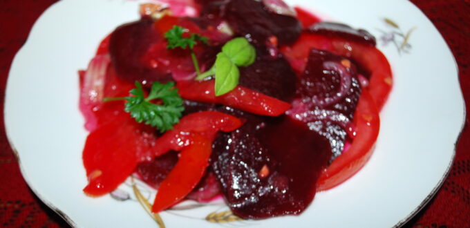 Sałatka z pomidorów i buraka
