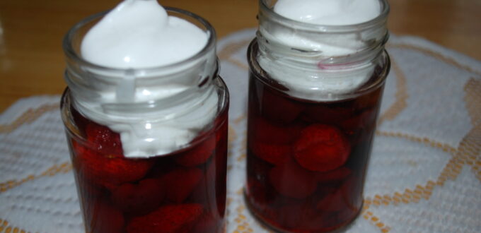 Galaretka z ubitym mlekiem kokosowym