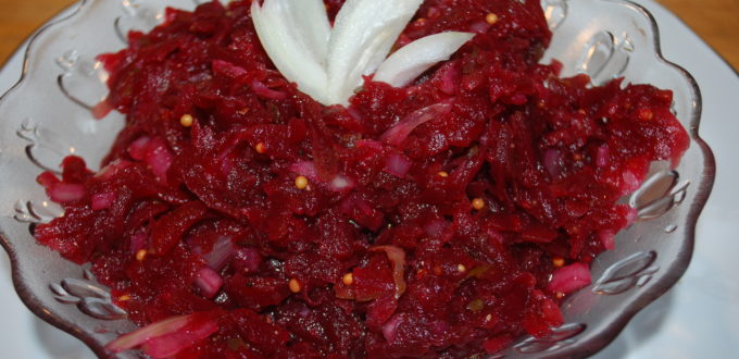 Sałatka z buraków i kiszonym ogórkiem