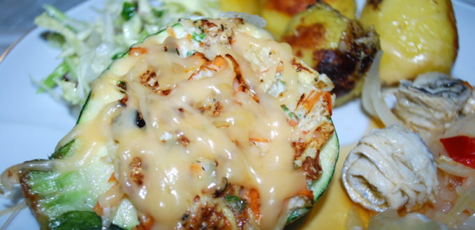 Faszerowana cukinia warzywami