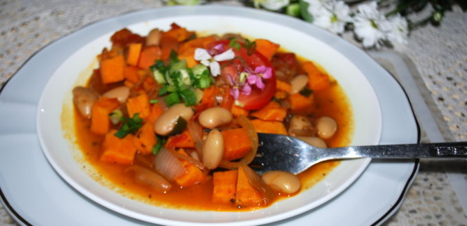 Zupa fasolowa z batatami